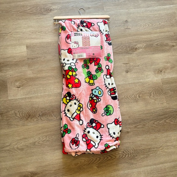 NWT Hello Kitty Pink Christmas Blankey Throw - Picture 2 of 5